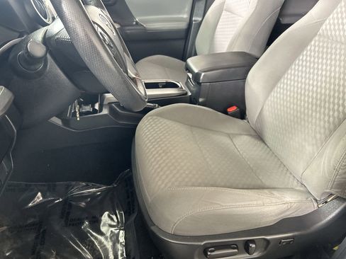 Used 2022 Toyota Tacoma SR5 image 20