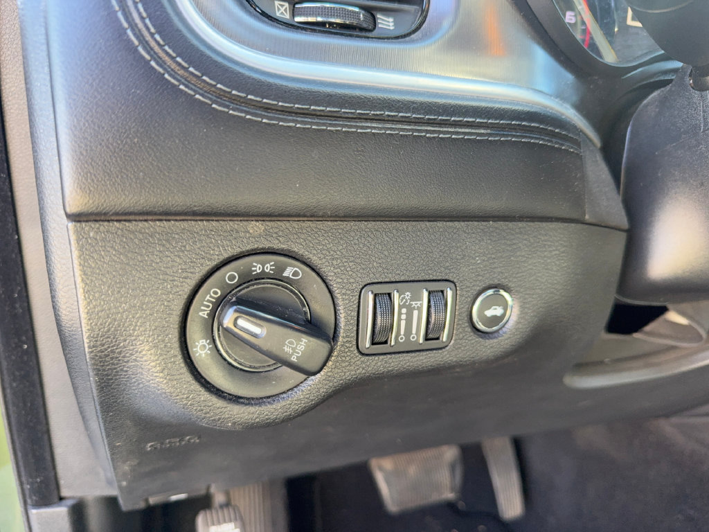 Used 2019 Dodge Charger SXT w/ Plus Group AWD/4WD image 9