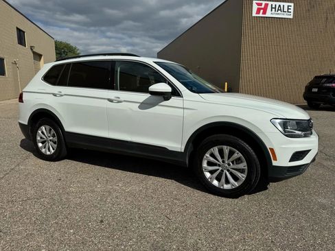 Used 2019 Volkswagen Tiguan SE w/ Panoramic Sunroof Package image 12