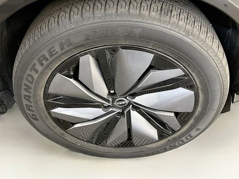 Used 2024 Nissan Ariya AWD image 11