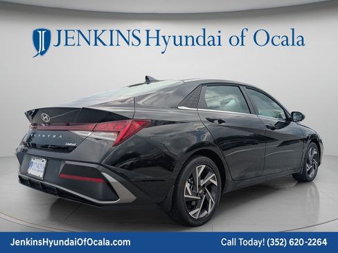 New 2026 Hyundai Elantra Limited FWD image 3