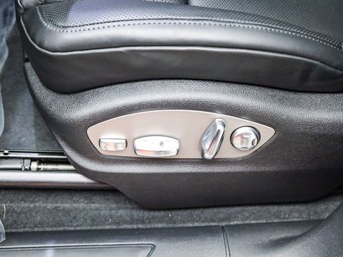 Certified 2026 Porsche Macan AWD/4WD image 22