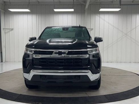 Used 2022 Chevrolet Silverado 1500 LT AWD/4WD image 3