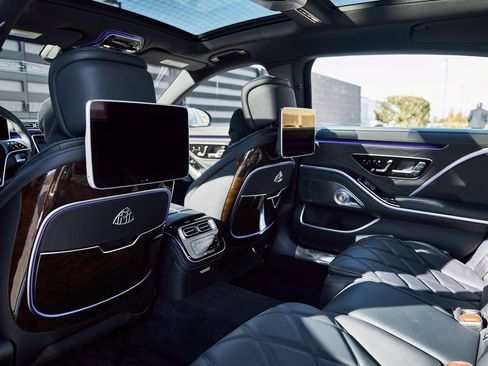 Used 2025 Mercedes-Benz Maybach S 580 4MATIC image 30