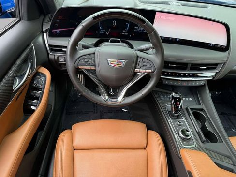 Used 2025 Cadillac CT5 V RWD image 4