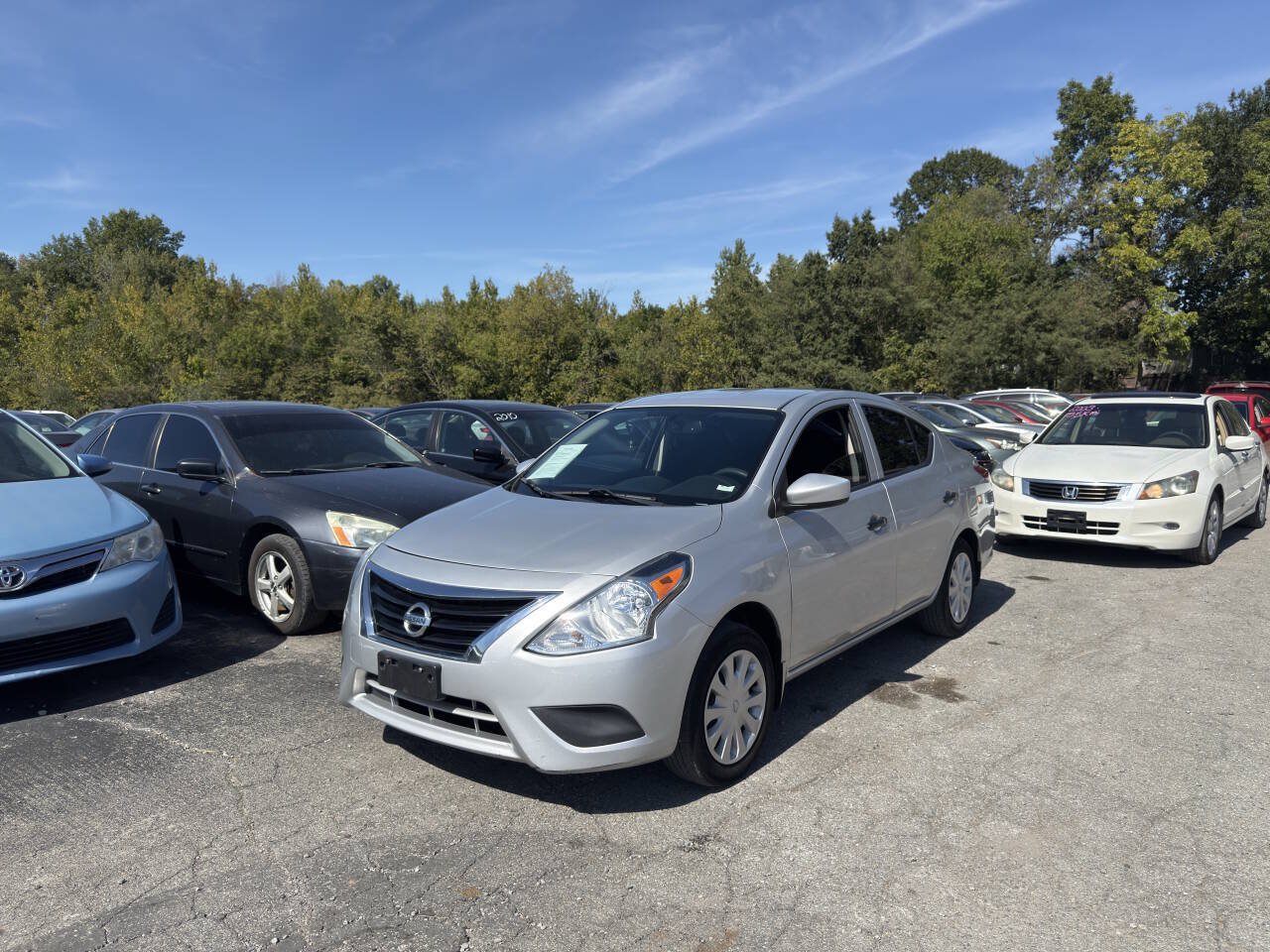 Used 2016 Nissan Versa S FWD image 2