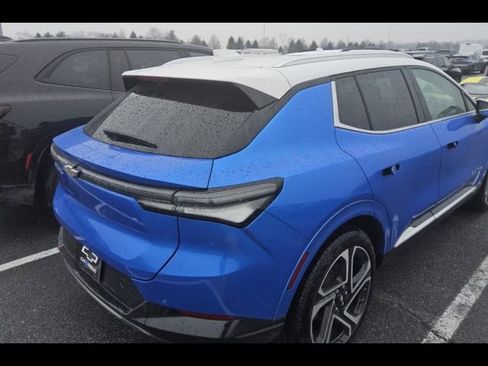 Used 2025 Chevrolet Equinox EV LT w/ Convenience Package II image 2