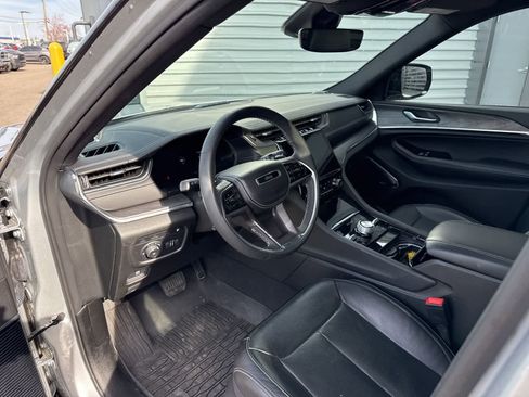 Used 2023 Jeep Grand Cherokee Overland image 5