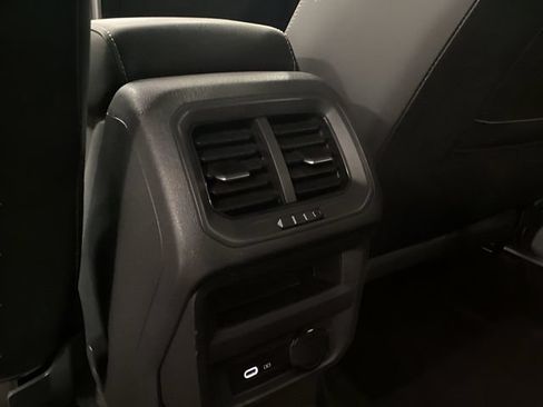 Certified 2024 Volkswagen Tiguan SEL R-Line AWD/4WD image 15