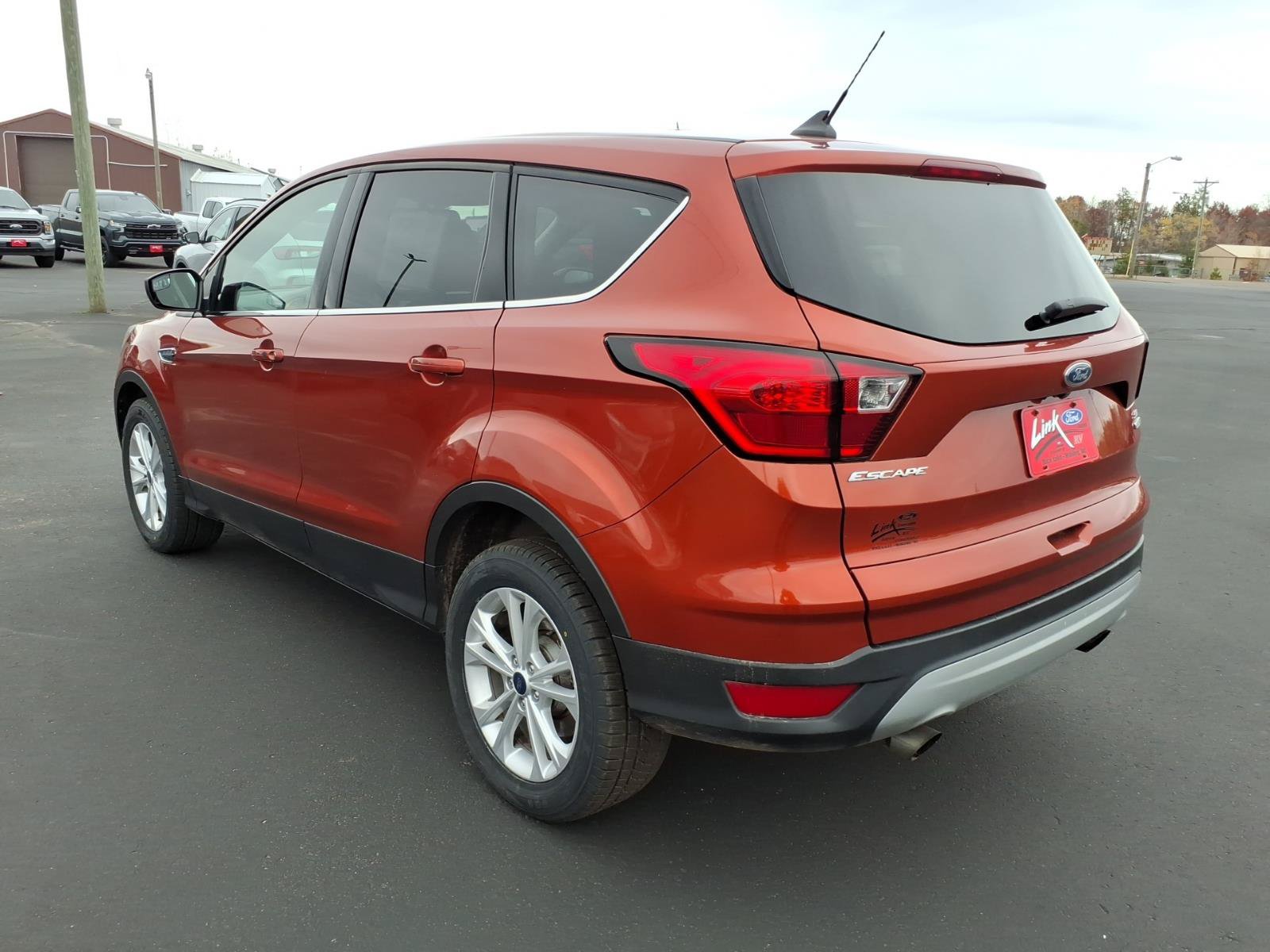 Used 2019 Ford Escape SE AWD/4WD image 3