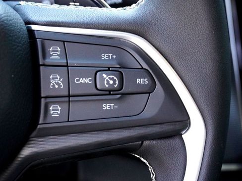 New 2025 Jeep Grand Cherokee Laredo image 17