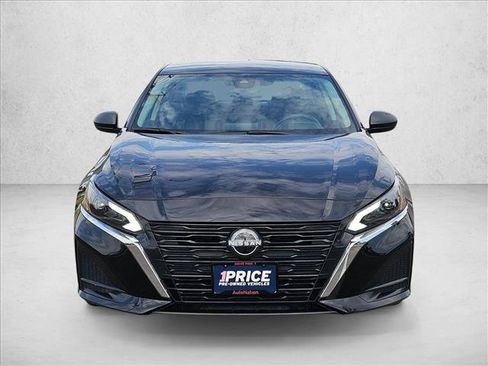 Used 2024 Nissan Altima 2.5 SV FWD image 2