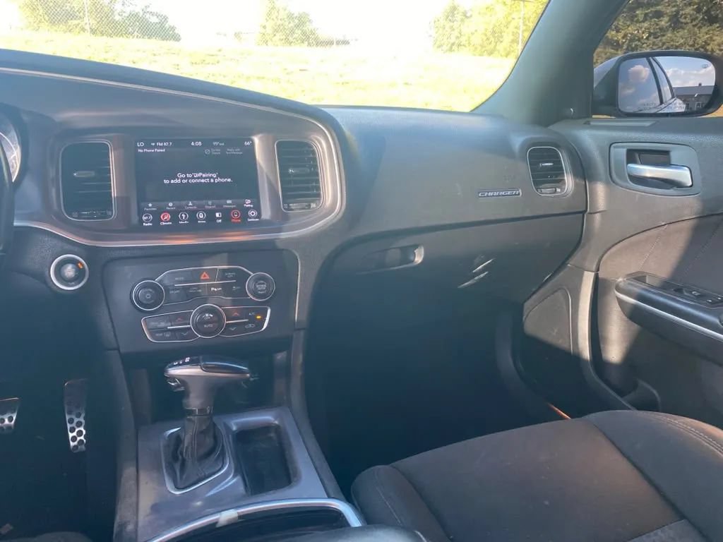 Used 2016 Dodge Charger SXT RWD image 9