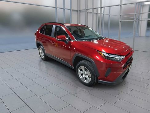 Used 2025 Toyota RAV4 XLE AWD/4WD image 2