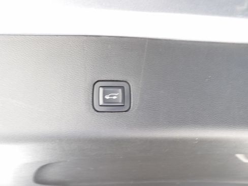Used 2019 Chevrolet Traverse LT w/ LT Premium Package FWD image 12