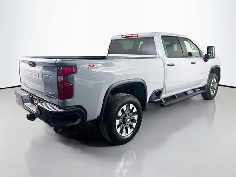 Used 2025 Chevrolet Silverado 2500 Custom image 6