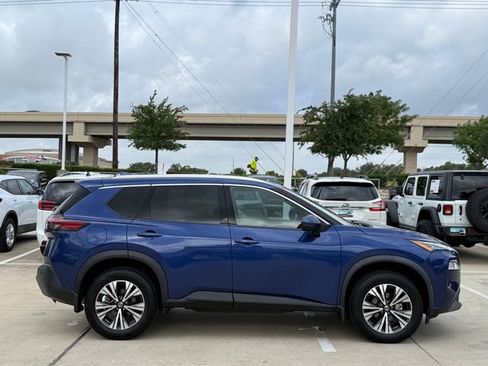 Used 2021 Nissan Rogue SV w/ Premium Package FWD image 5