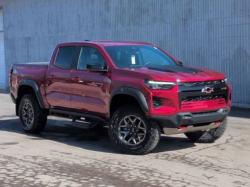 Used 2025 Chevrolet Colorado ZR2 w/ Technology Package image 11