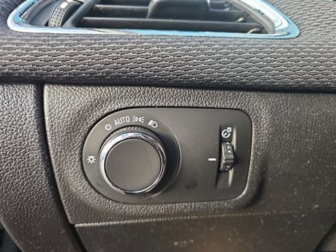 Used 2017 Chevrolet Cruze LT w/ Convenience Package image 21