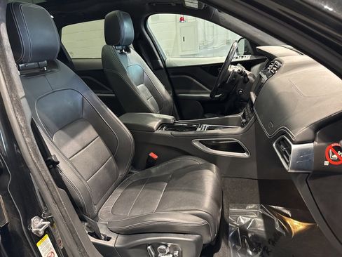 Used 2019 Jaguar F-PACE R-Sport image 40