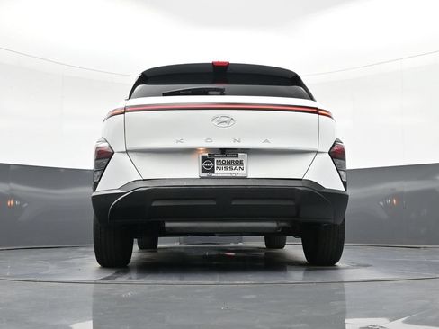 Used 2025 Hyundai Kona SEL FWD image 21