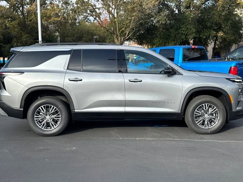 New 2026 Chevrolet Traverse LT w/ Driver Confidence Package image 2