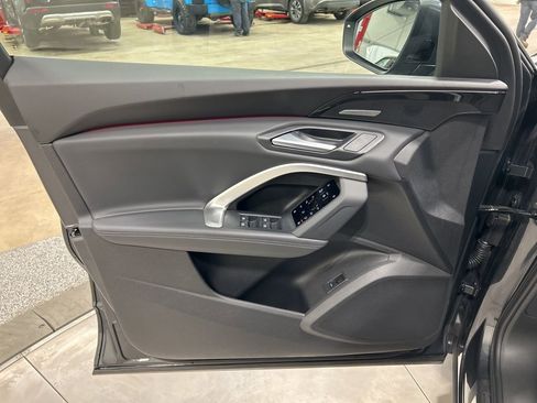 Used 2025 Audi Q5 Premium Plus image 11