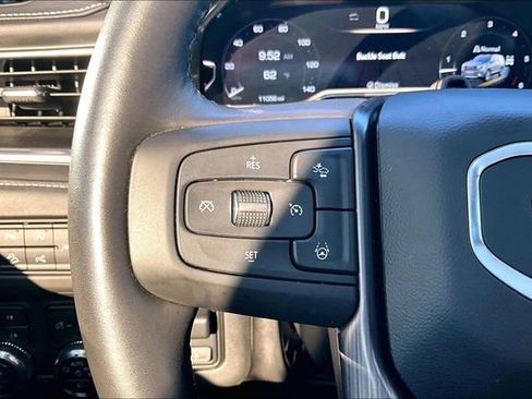 Used 2024 GMC Yukon XL Denali Ultimate image 10