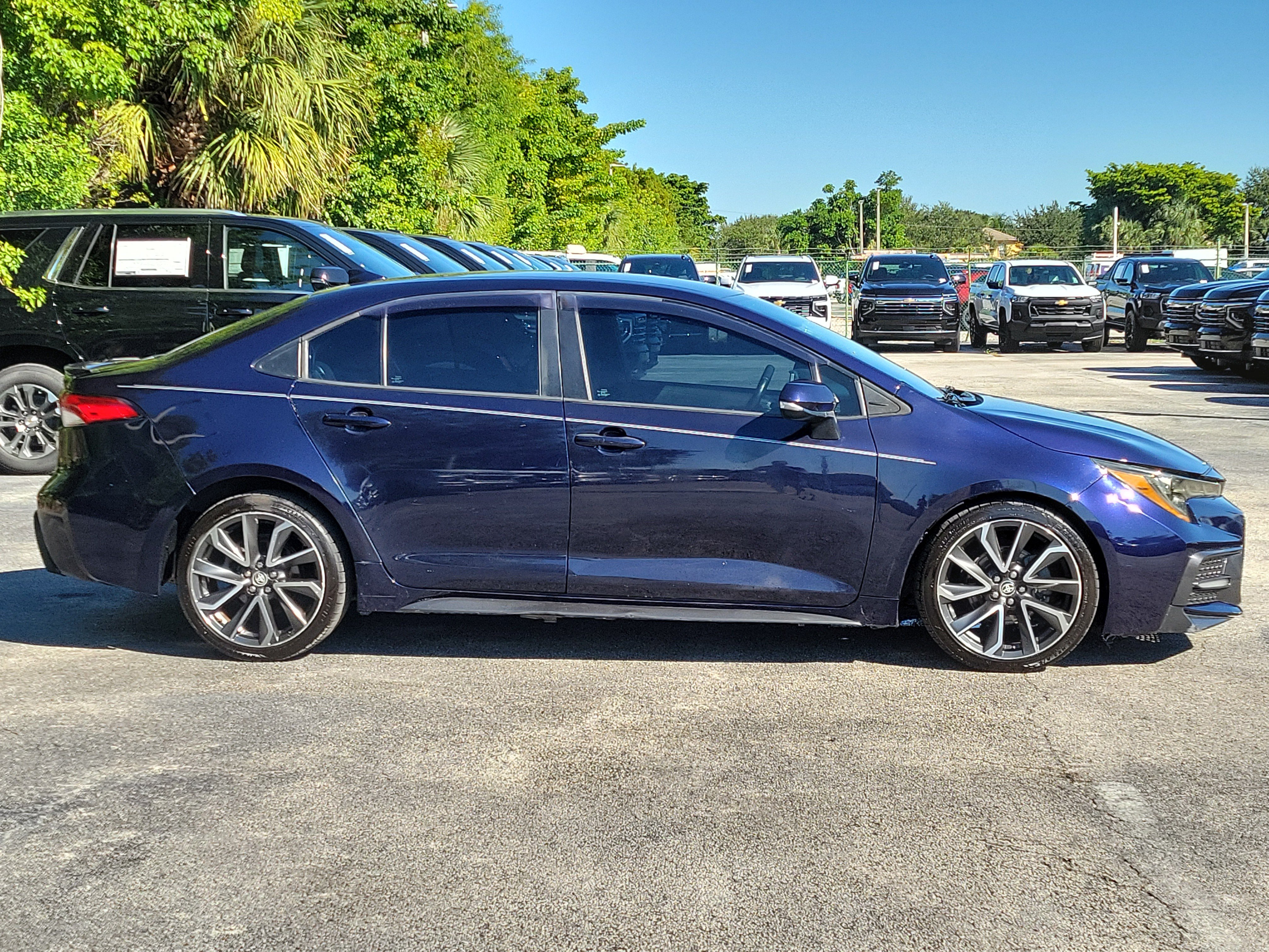 Used 2020 Toyota Corolla SE FWD image 2