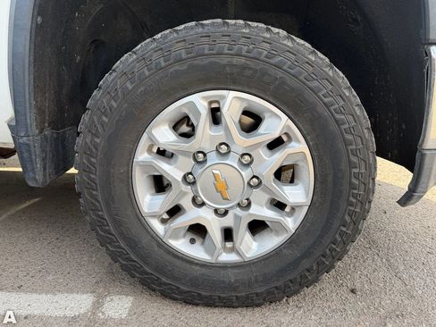 Used 2021 Chevrolet Silverado 2500 LT w/ Fleet Comfort Package AWD/4WD image 6