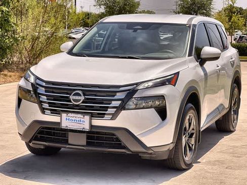 Used 2024 Nissan Rogue SV AWD/4WD image 2