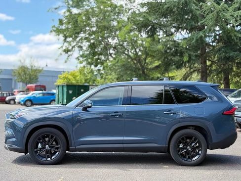 Used 2024 Toyota Grand Highlander AWD image 2