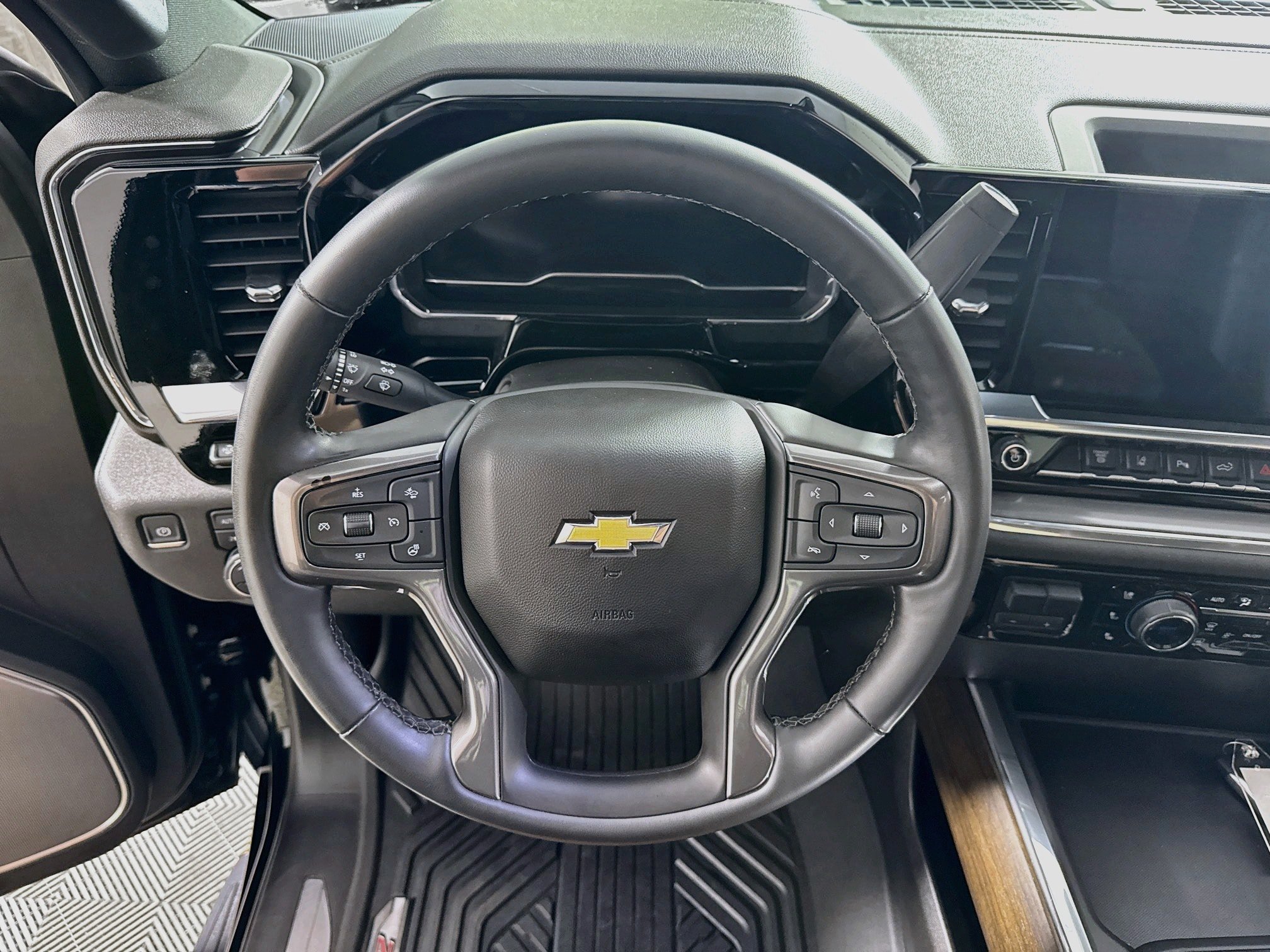 Used 2025 Chevrolet Silverado 3500 High Country w/ High Country Premium Package AWD/4WD image 18