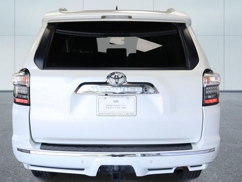 Used 2018 Toyota 4Runner SR5 AWD/4WD image 17