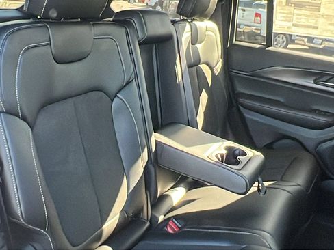 New 2025 Jeep Grand Cherokee Altitude image 18