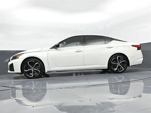 Used 2025 Nissan Altima 2.5 SR image 29