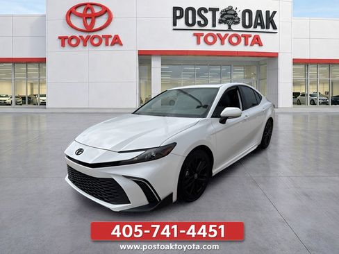 Used 2025 Toyota Camry SE w/ Multimedia Upgrade Package FWD image 1