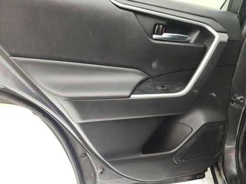 Used 2021 Toyota RAV4 XLE w/ Convenience Package image 9