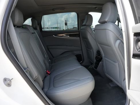 Used 2022 Lincoln Nautilus Reserve w/ Luxury Package image 21