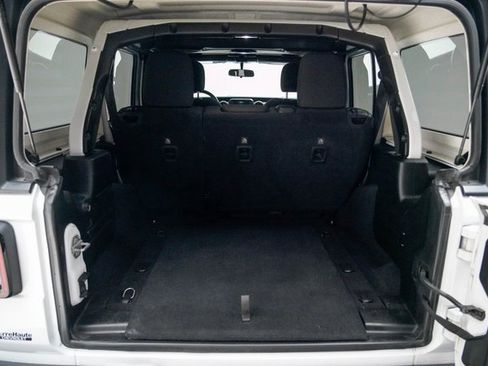 Used 2018 Jeep Wrangler Unlimited Sport S image 9