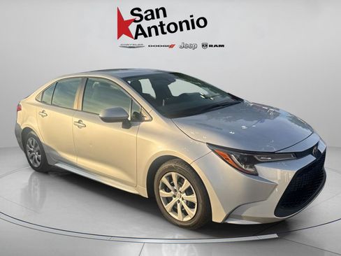 Used 2022 Toyota Corolla LE FWD image 1