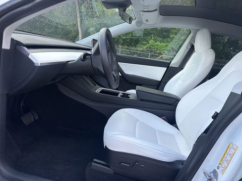 Used 2021 Tesla Model Y Long Range AWD/4WD image 19