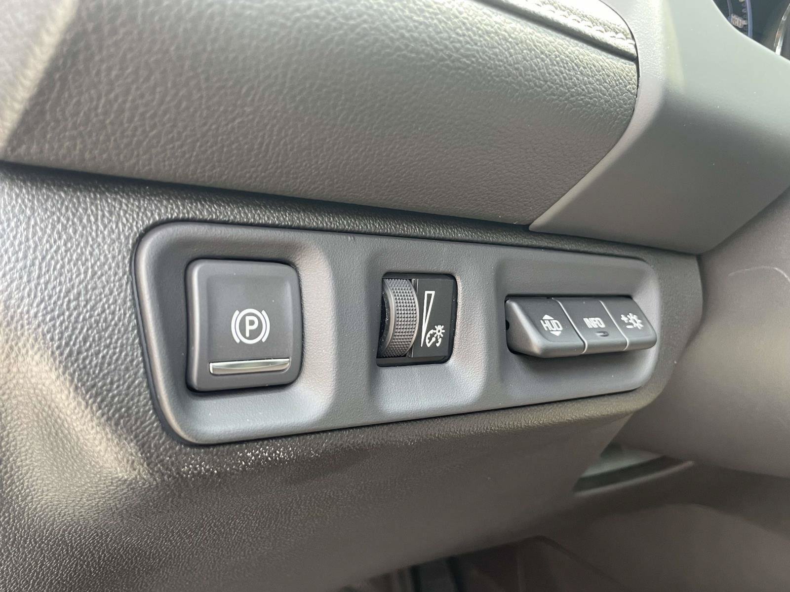 Used 2023 GMC Acadia Denali w/ Denali Ultimate Package FWD image 17