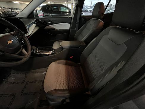 Used 2025 Chevrolet Trax LT image 27