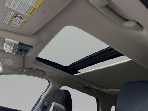 New 2025 Nissan Pathfinder SV image 13