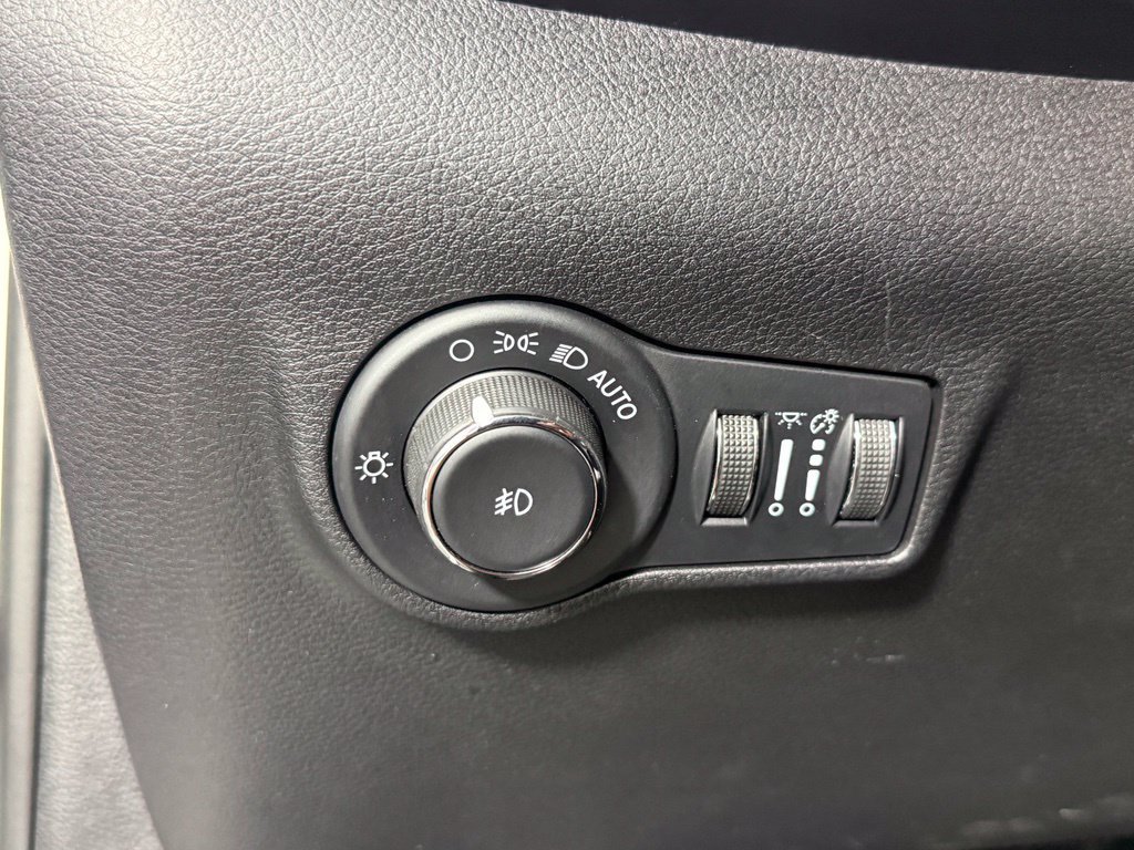 Used 2023 Jeep Compass Latitude AWD/4WD image 22