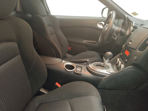 Used 2016 Nissan 370Z Roadster RWD image 21