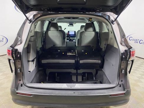 Certified 2023 Toyota Sienna LE AWD/4WD image 6