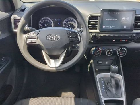 Used 2021 Hyundai Venue SE FWD image 14