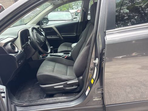 Used 2018 Toyota RAV4 XLE FWD image 10